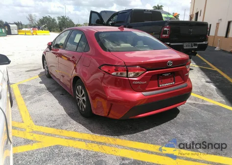 2021 Toyota Corolla Le z USA, uszkodzony, nr VIN JTDEAMDE5MJ012662